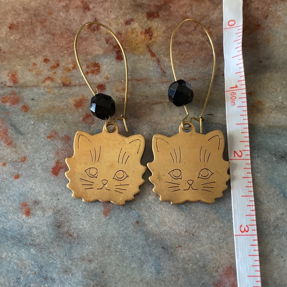 Cat gold tone charm earrings 🐈‍⬛🐈 - Picture 4 of 4